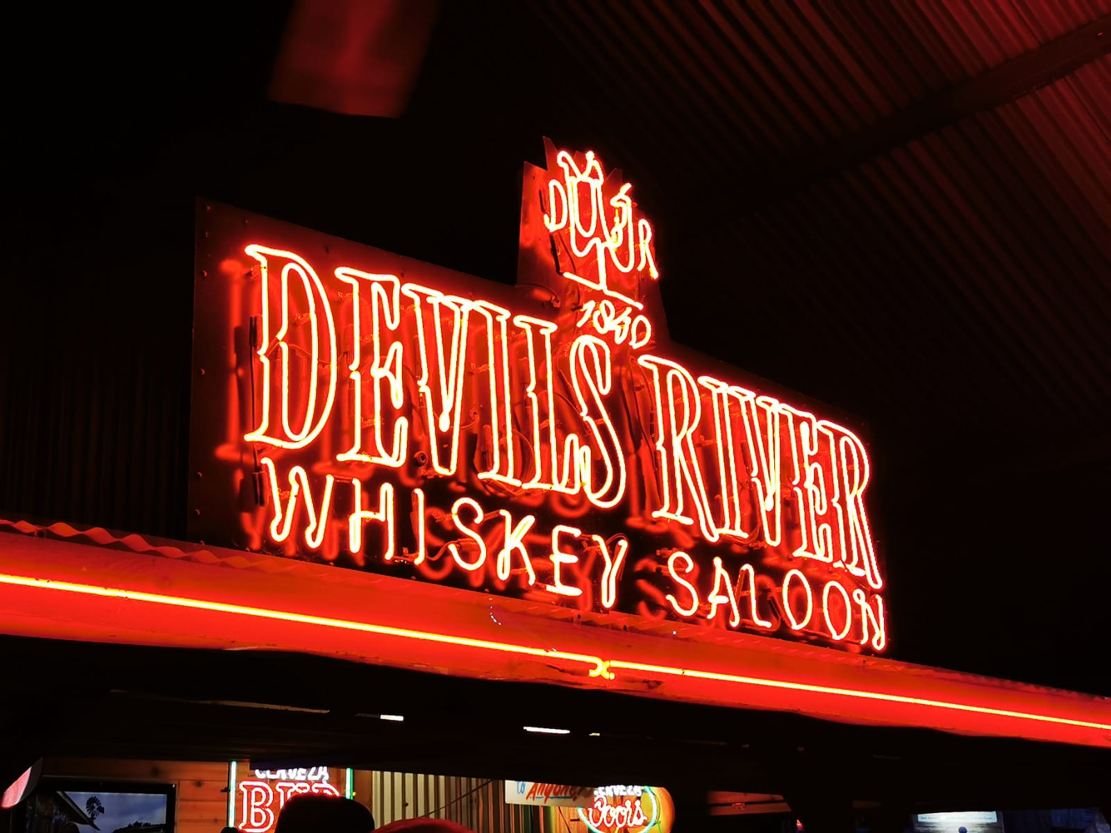 Devils-River-Whiskey-Saloon-San Antonio-Texas-USA-TRUE-amerika-america-amerika-rundreisen-usa-kanada-reiseveranstalter-individuelle-usa-reisen-abenteuer-stars-hollywood-movie-blockbuster-golden-gate-brigde-freiheitsstatue