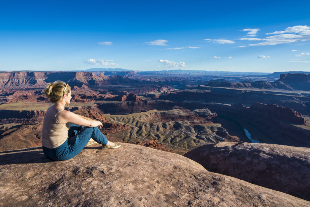 Hike-in-Canyonlands-National-Park,-Utah,- USA-USA-TRUE-amerika-america-amerika-rundreisen-usa-kanada-reiseveranstalter-individuelle-usa-reisen-abenteuer-stars-hollywood-movie-blockbuster-golden-gate-brigde-freiheitsstatue USA-TRUE-amerika-america-amerika-rundreisen-usa-kanada-reiseveranstalter-individuelle-usa-reisen-abenteuer-stars-hollywood-movie-blockbuster-golden-gate-brigde-freiheitsstatue